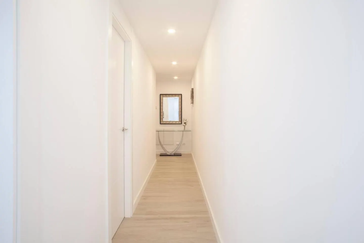 Modern New Apartment In 미하스 0*,