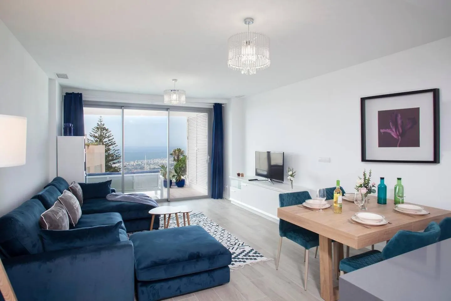 Modern New Apartment In 미하스